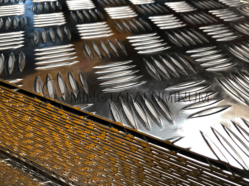 五條筋花紋鋁板_5052花紋鋁板廠家_大五條筋花紋鋁板-5052-H114花紋鋁板加工費(fèi) 五條筋花紋鋁板_5052花紋鋁板廠家_大五條筋花紋鋁板-5052-H114花紋鋁板加工費(fèi)