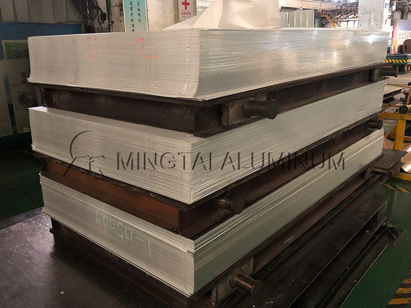 食品模具用鋁板對(duì)于中厚鋁板衛(wèi)生標(biāo)準(zhǔn)有啥要求？